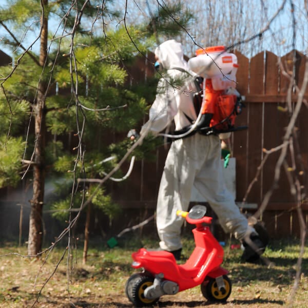 Обработка участка от клещей в Батайске?